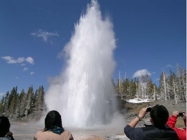 Oita Maizuru Students World's biggest geyser.jpg